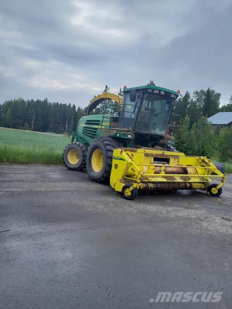 John Deere 7700 علافات ذاتية الدفع