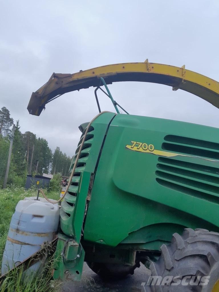 John Deere 7700 علافات ذاتية الدفع