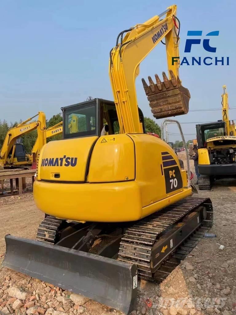 Komatsu PC 70 حفارات وسط 7 طن - 12 طن