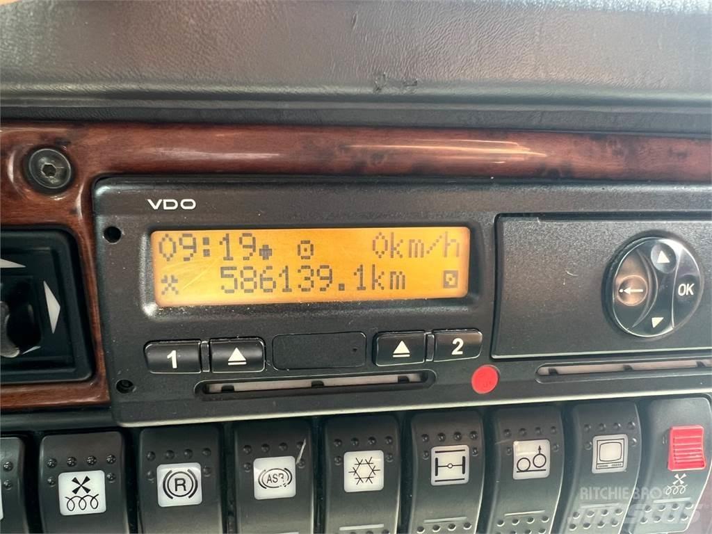 Bova FUTURA 6X2 شاحنات بمقصورة وهيكل