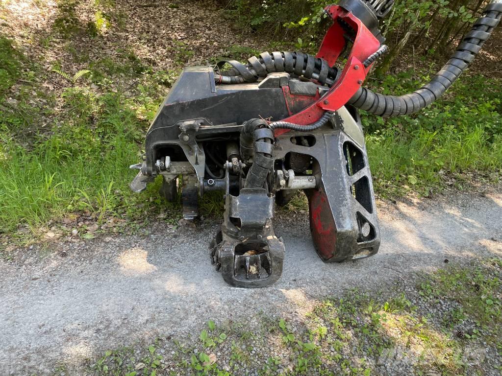 Komatsu C124 مزيلات أغصان