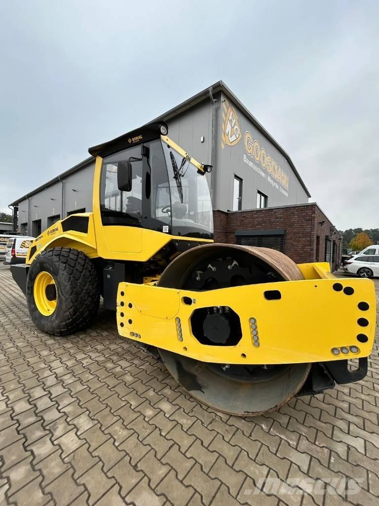 Bomag BW 211 D-5 مداحل أحادية الأسطوانة