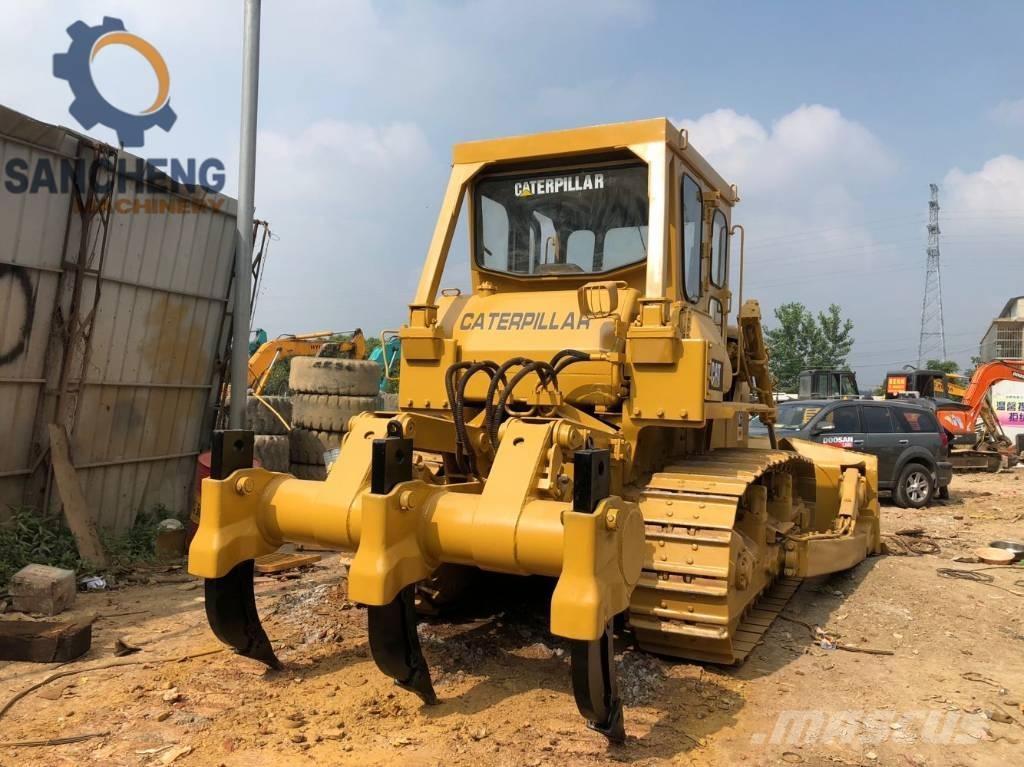 CAT D 8 K بلدوزرات مجنزرة