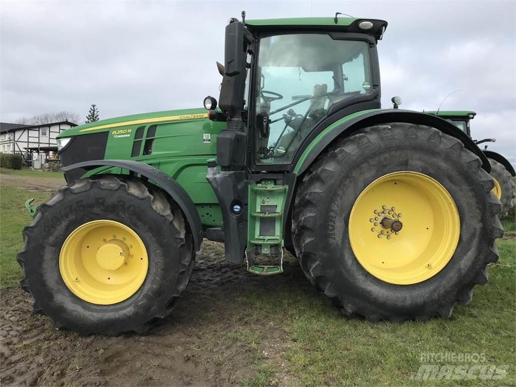 John Deere 6250R الجرارات