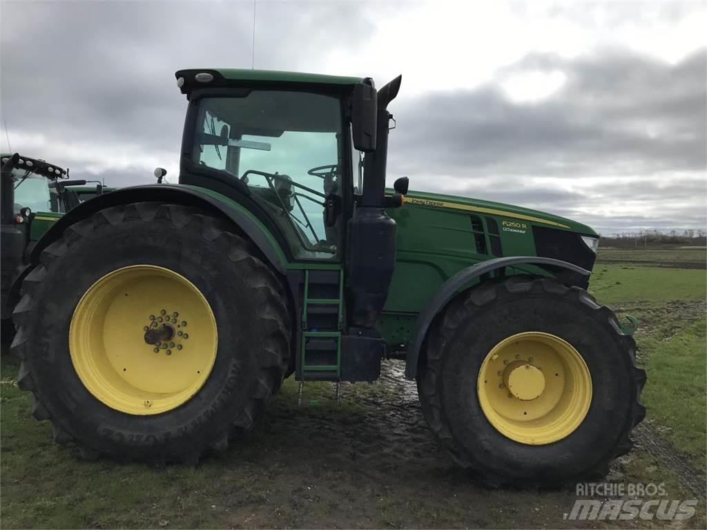 John Deere 6250R الجرارات