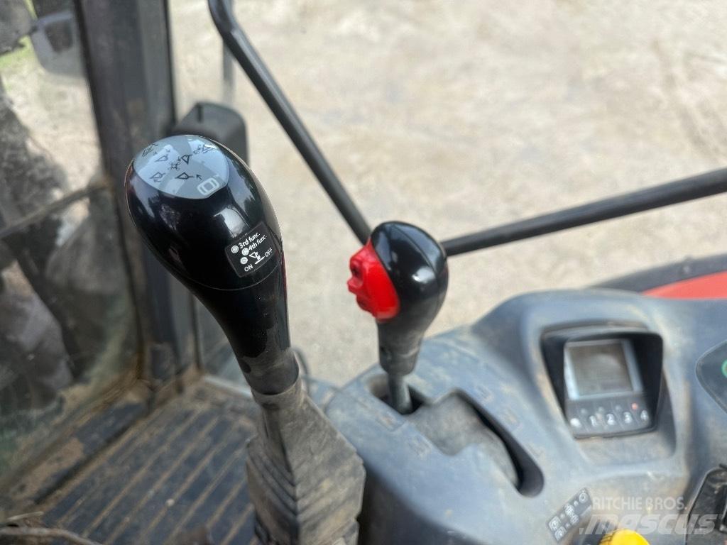 Kubota M 135 GX الجرارات