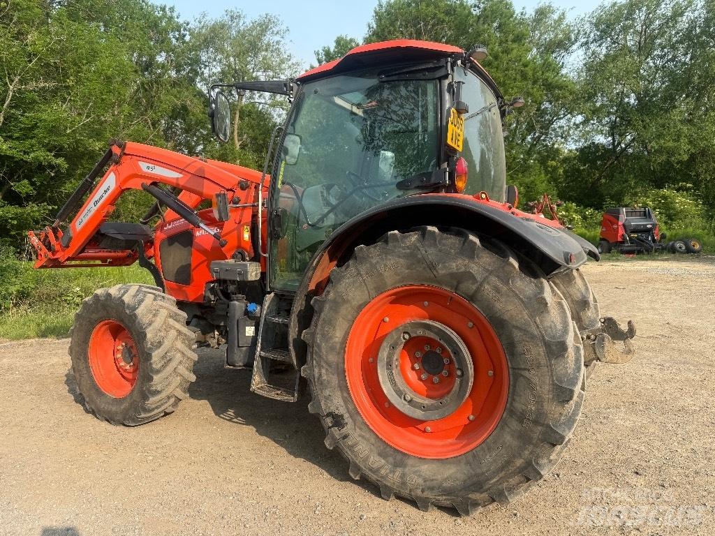 Kubota M 135 GX الجرارات