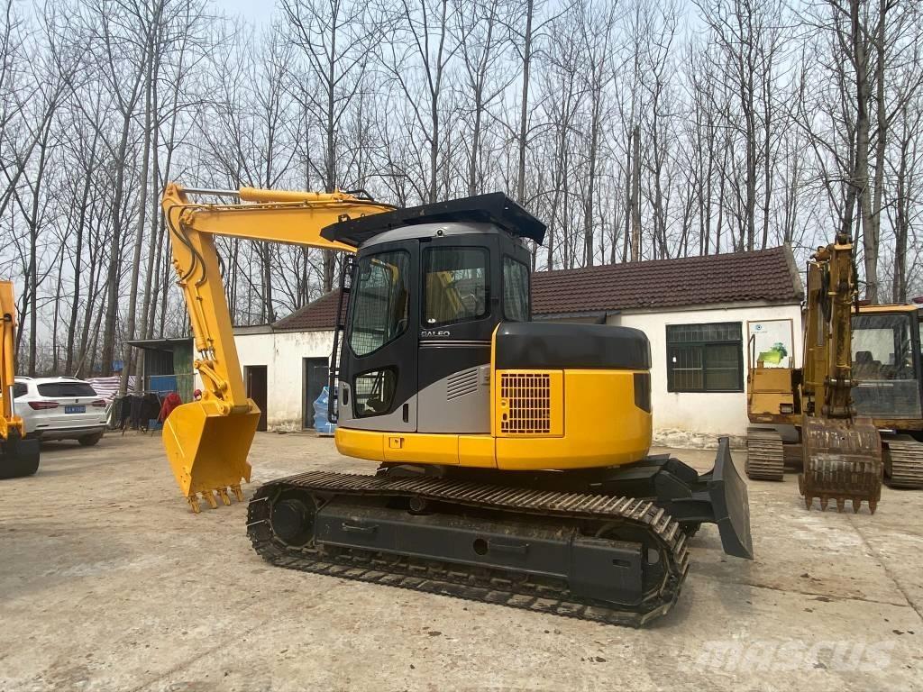 Komatsu PC128US حفارات زحافة