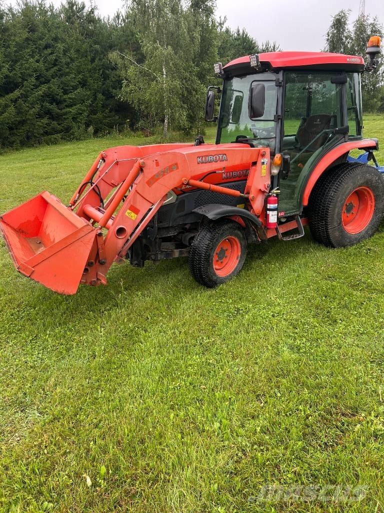 Kubota L 4240 جرارات مدمجة