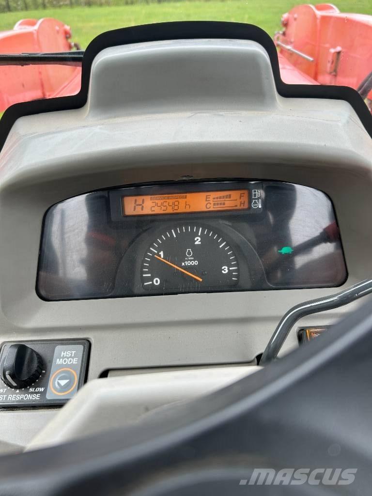 Kubota L 4240 جرارات مدمجة