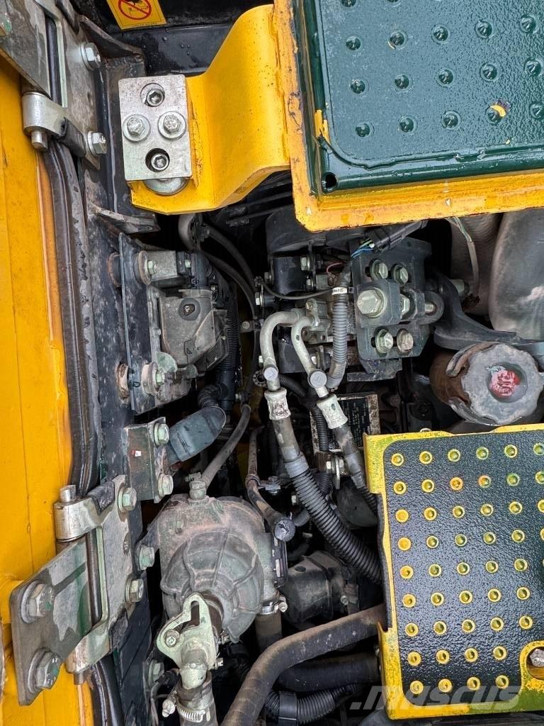 Komatsu PC 138 US-11 حفارات زحافة