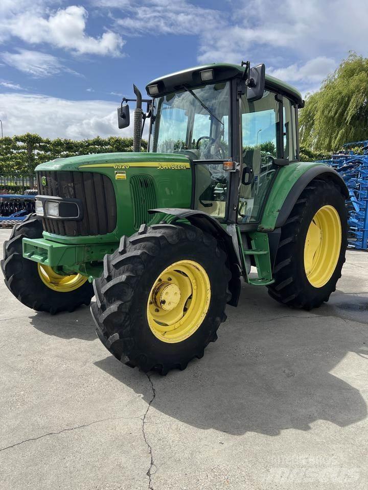 John Deere 6320 الجرارات