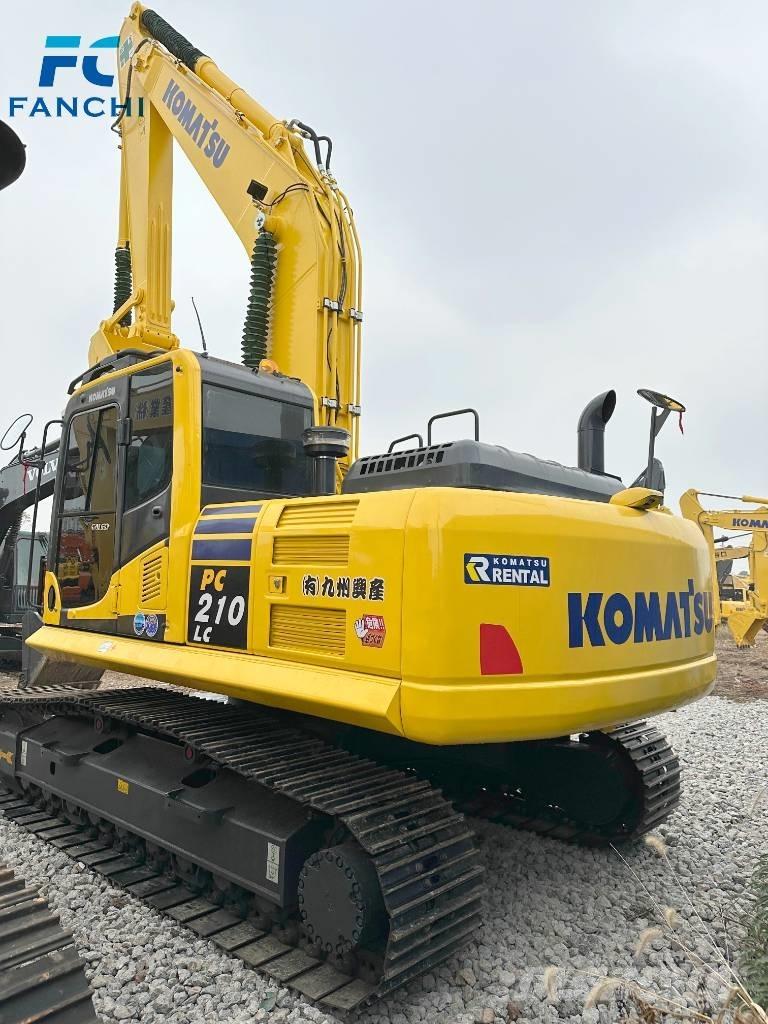 Komatsu PC 210-8 حفارات زحافة