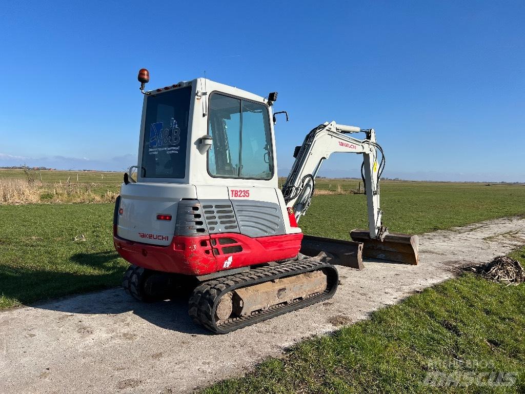 Takeuchi TB 235 حفارات صغيرة أقل من 7 طن (حفارات صغيرة)