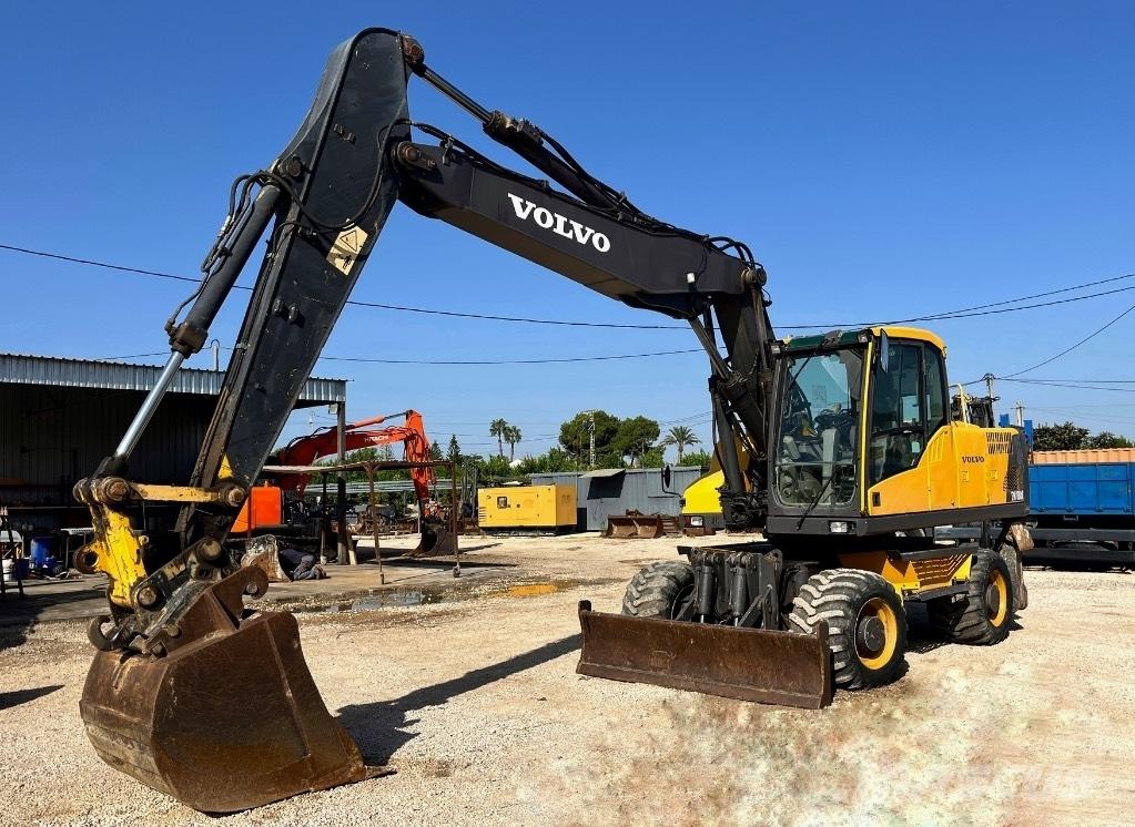 Volvo EW 180 C حفارات بعجل