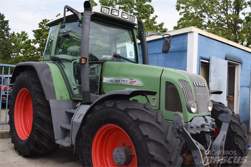 Fendt 712 Vario الجرارات