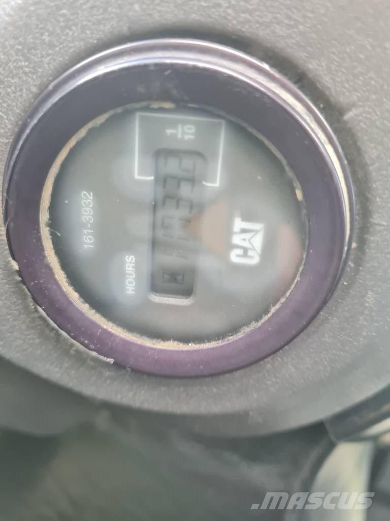 CAT 928 G لوادر بعجل