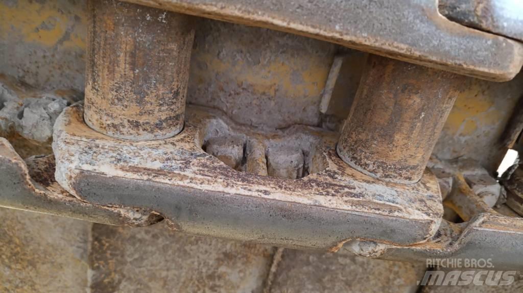 CAT D 6 R LGP III بلدوزرات مجنزرة
