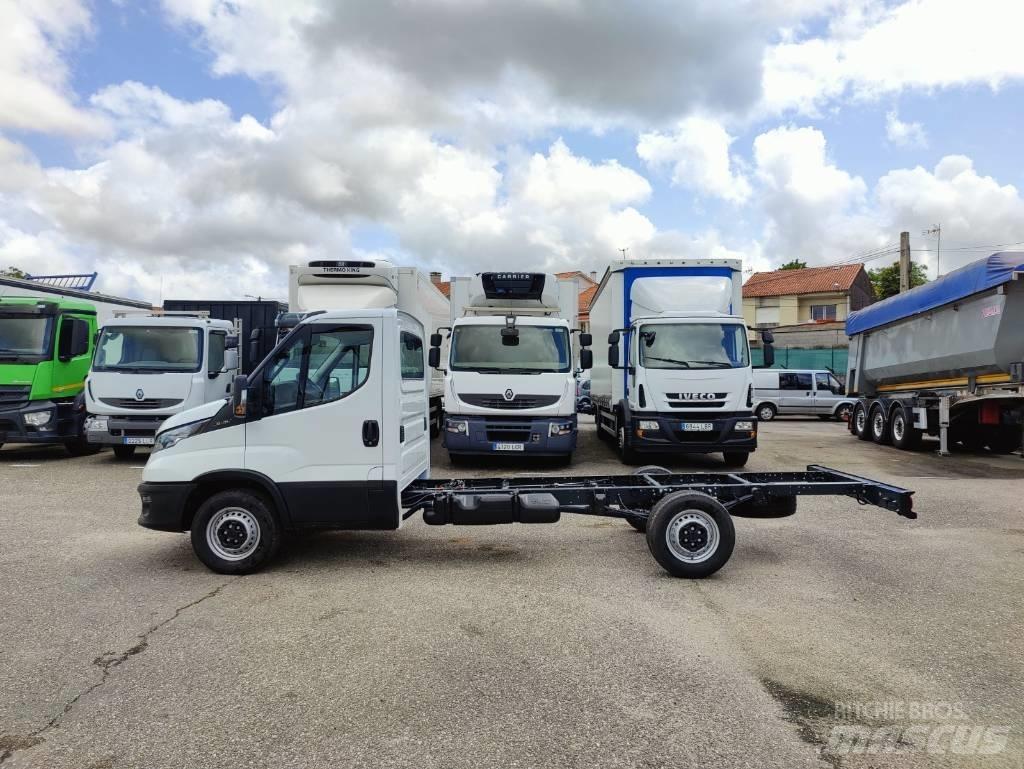 Iveco DAILY 35S16 شاحنات بمقصورة وهيكل