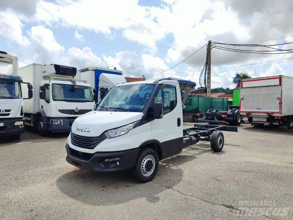 Iveco DAILY 35S16 شاحنات بمقصورة وهيكل