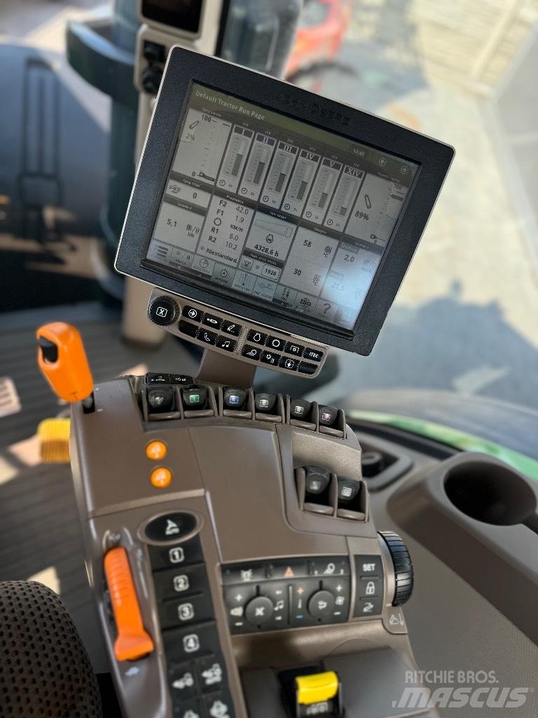 John Deere 8400 R الجرارات