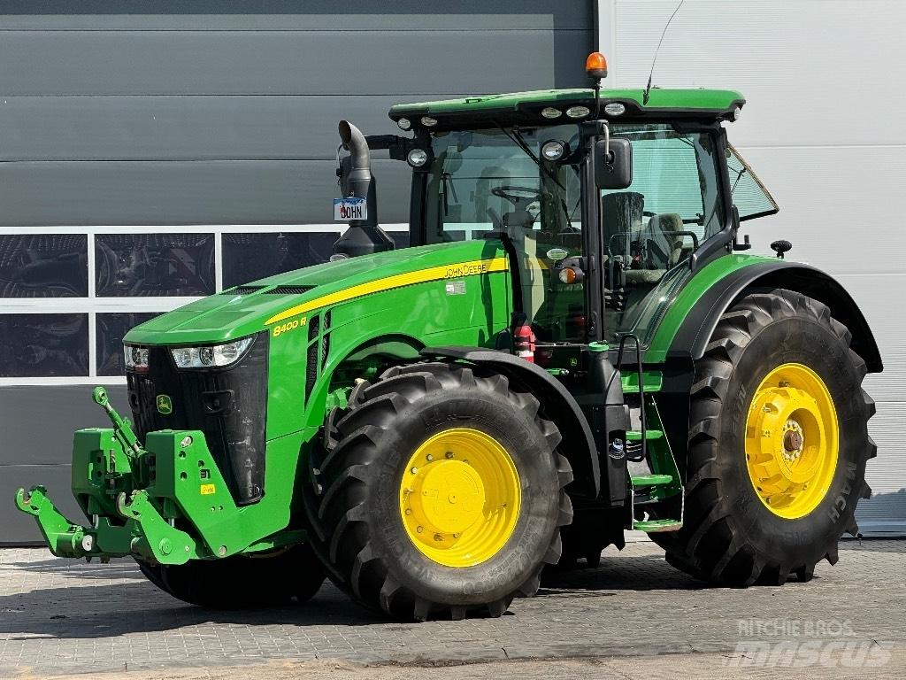John Deere 8400 R الجرارات