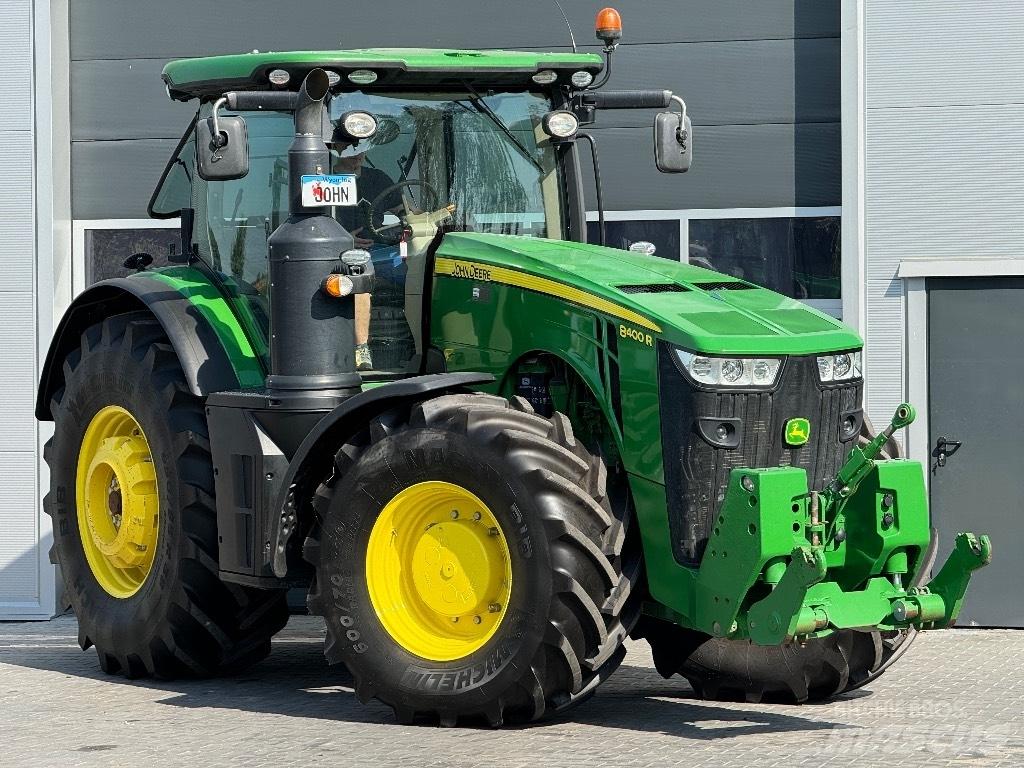 John Deere 8400 R الجرارات