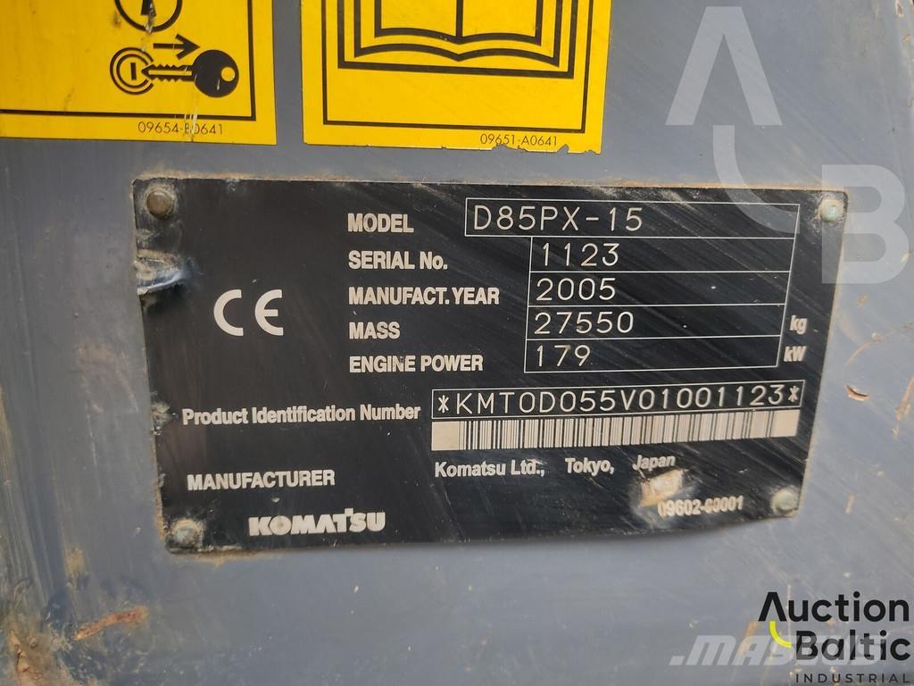 Komatsu D85PX-15 بلدوزرات مجنزرة