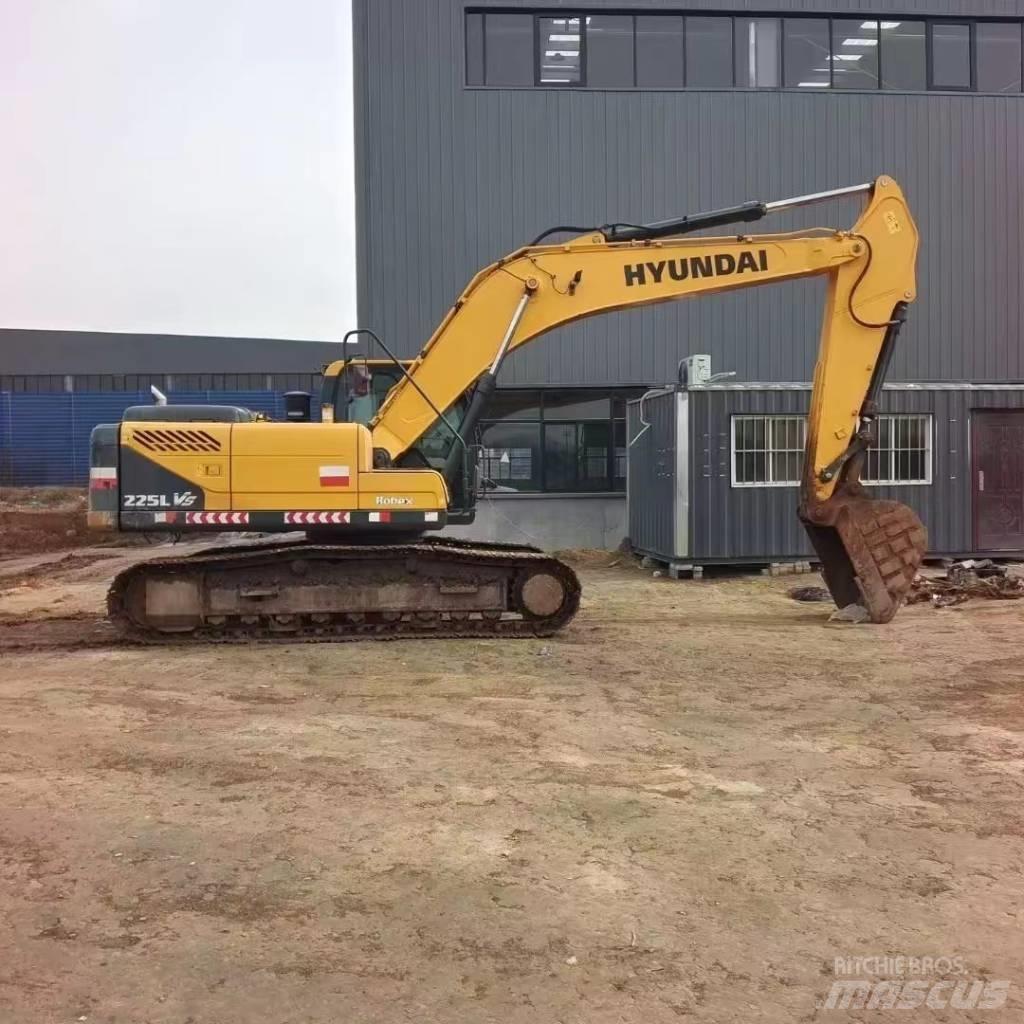 Hyundai R225LVS حفارات بعجل