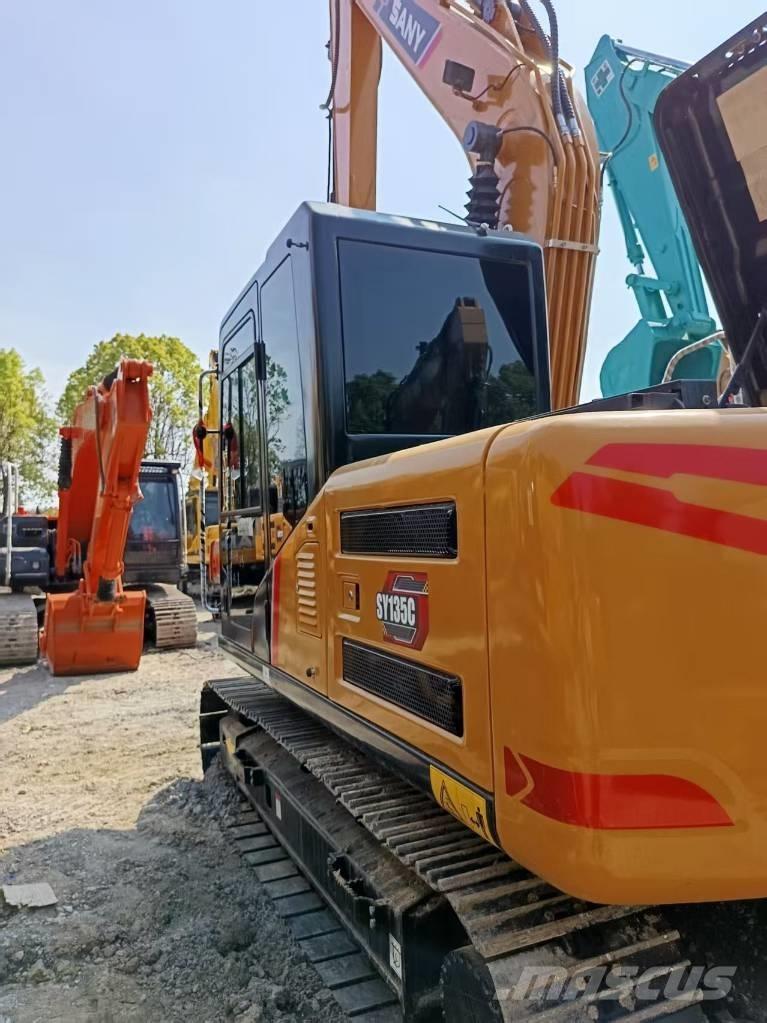 Sany SY 135 C حفارات زحافة
