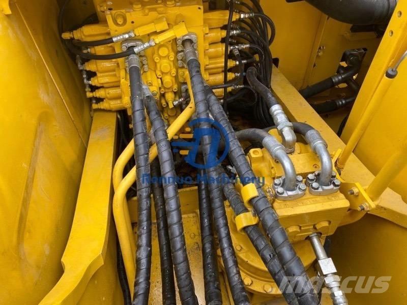 Komatsu PC200-7 حفارات زحافة