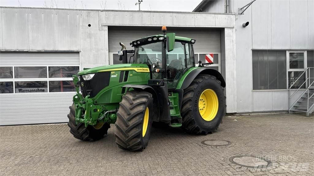 John Deere 6R215 الجرارات