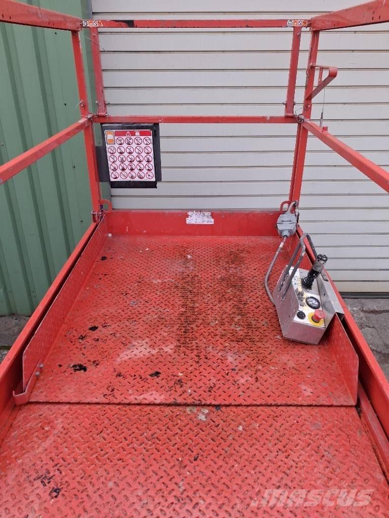 SkyJack SJ III 4632 رافعات مقصية الشكل