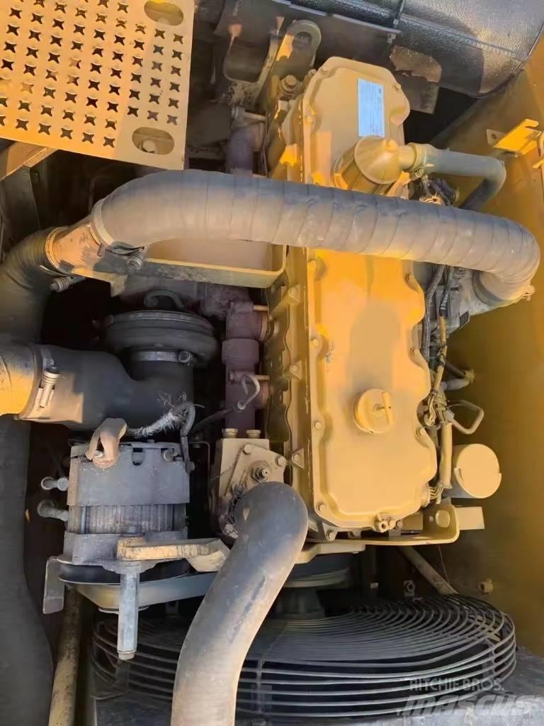 CAT 330 D حفارات زحافة