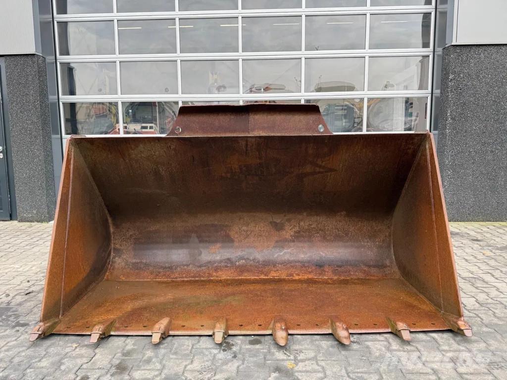 Volvo L60/70/90 دلاء