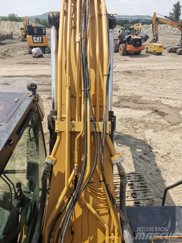 CAT 320 E حفارات زحافة