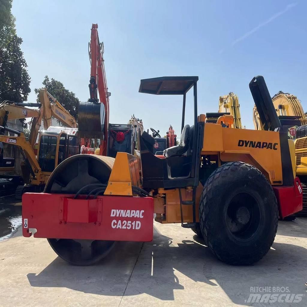 Dynapac CA 251 D مداحل أحادية الأسطوانة