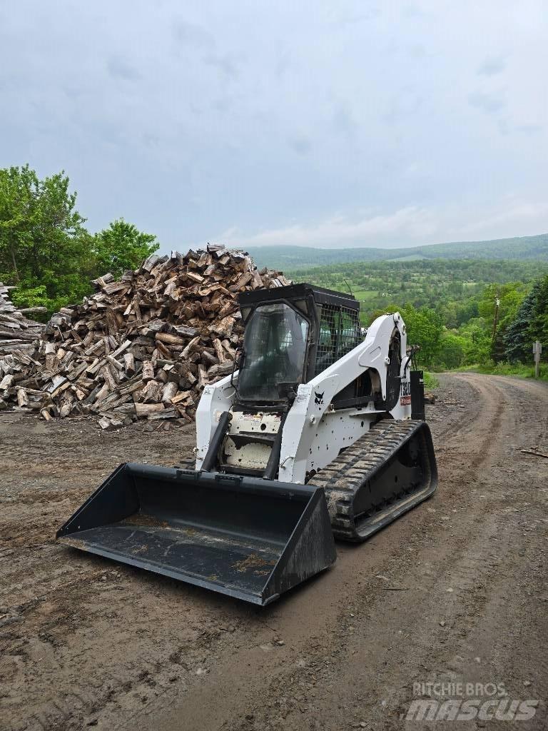 Bobcat T 320 لوادر انزلاقية التوجيه