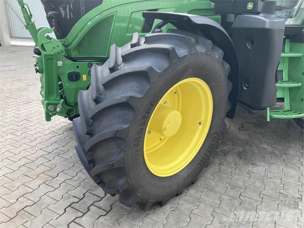 John Deere 6R 110 الجرارات