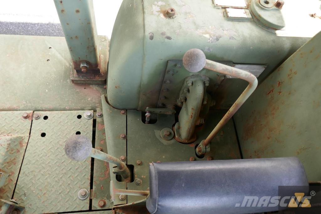 CAT D7F Ex-army بلدوزرات مجنزرة