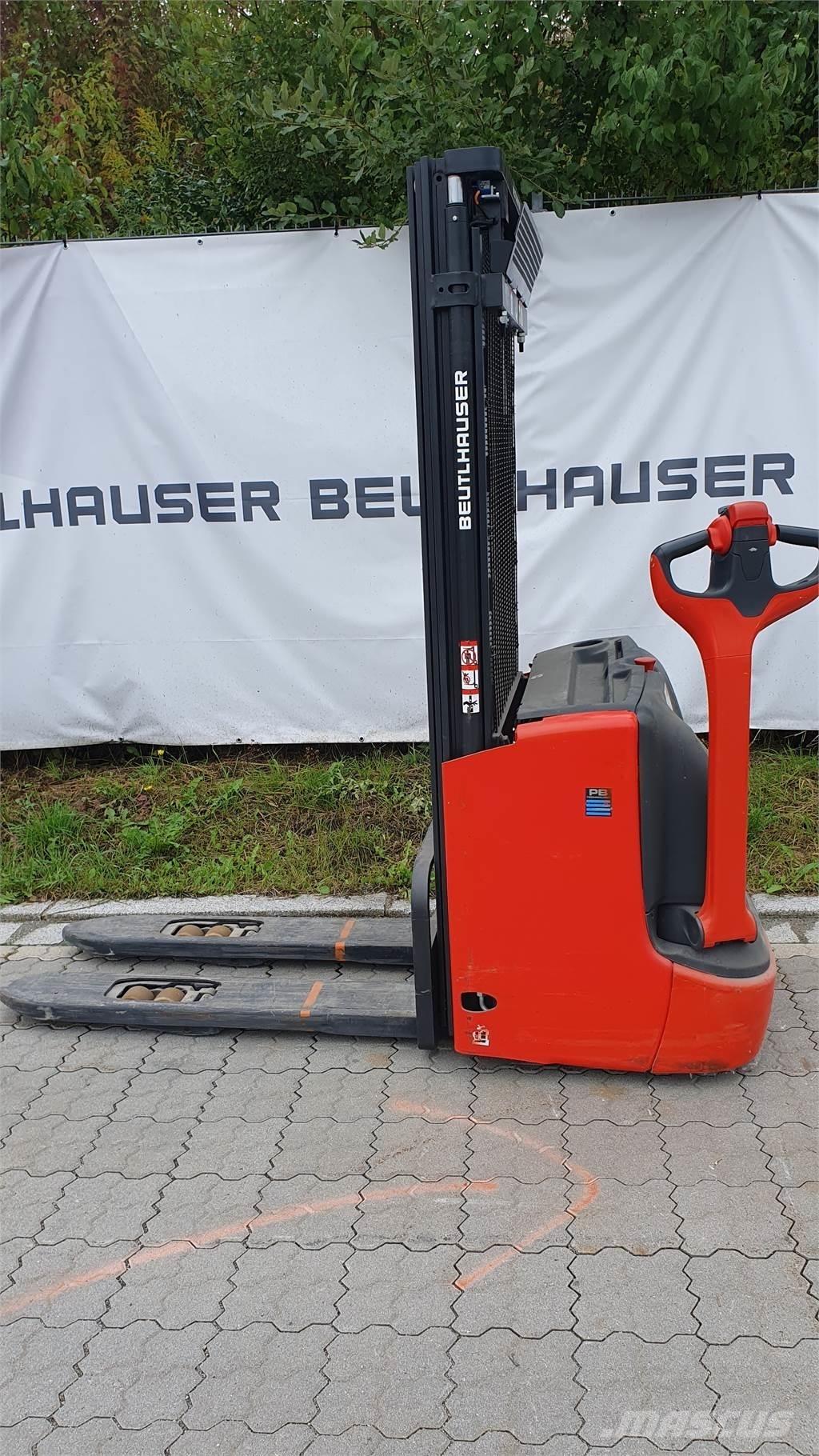 Linde L12i معدات التكديس الجوالة