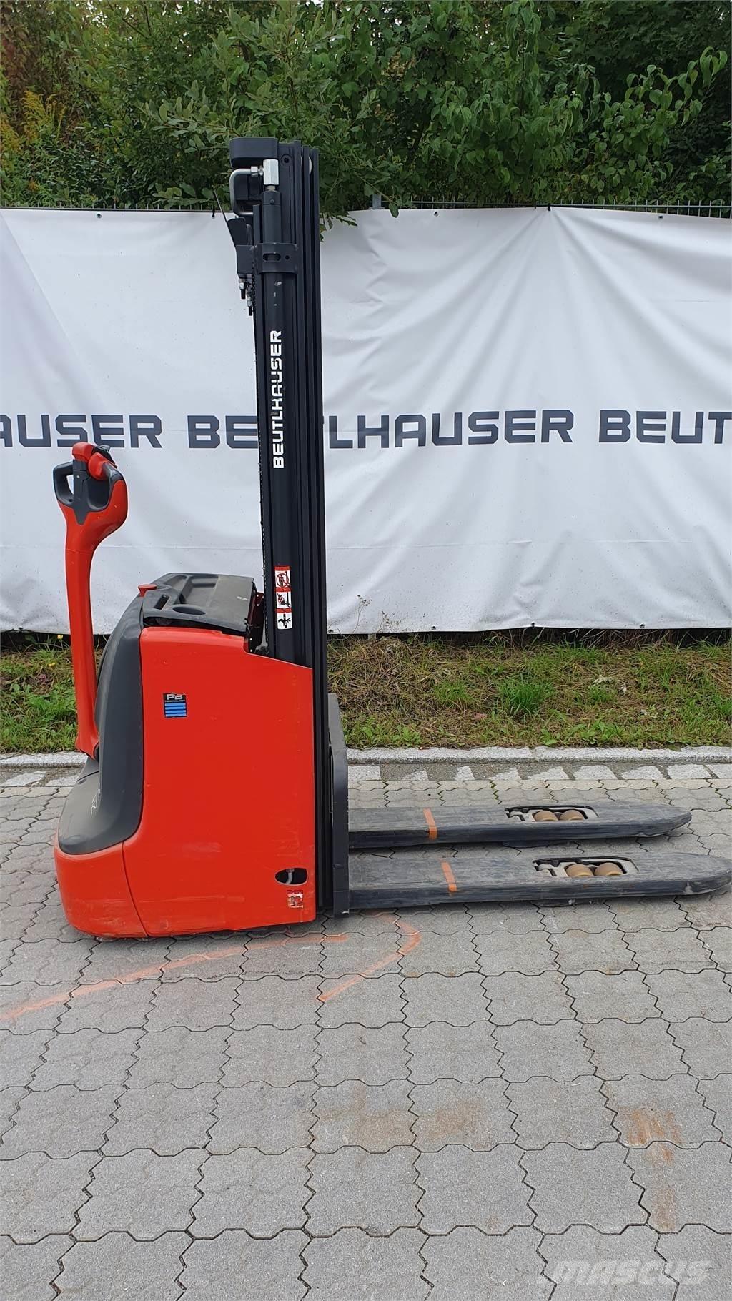 Linde L12i معدات التكديس الجوالة