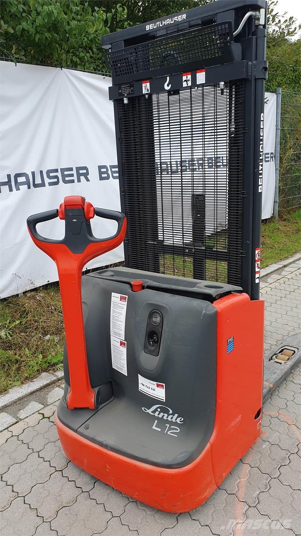 Linde L12i معدات التكديس الجوالة