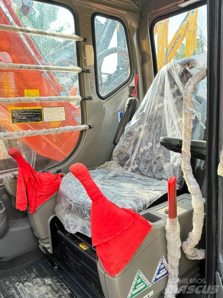 Hitachi ZX 200 حفارات زحافة