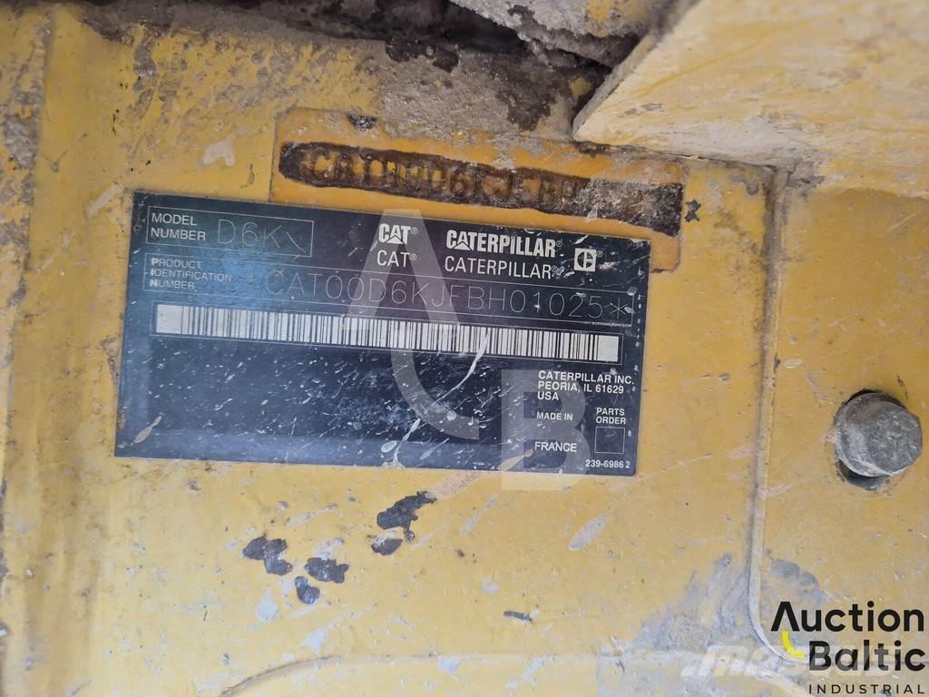CAT D 6 K بلدوزرات مجنزرة
