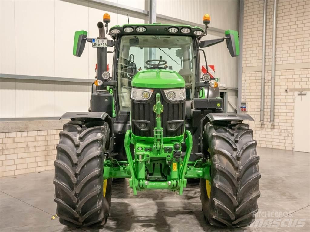 John Deere 6R215 الجرارات
