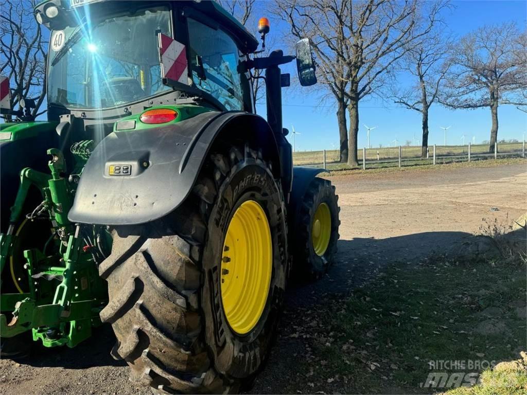 John Deere 6230R الجرارات