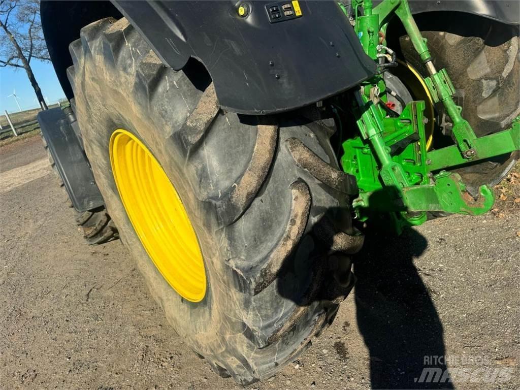 John Deere 6230R الجرارات