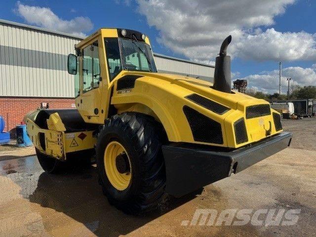 Bomag BW 213 D H-4 مداحل أحادية الأسطوانة