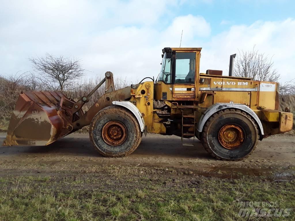 Volvo L 180 لوادر بعجل